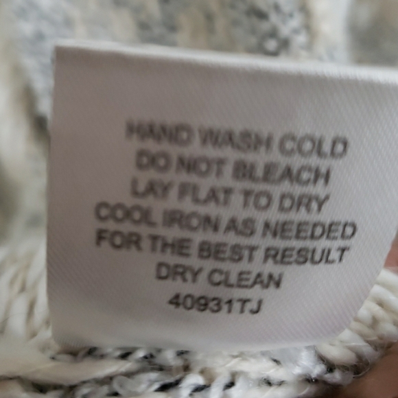 Romeo & Juliet Couture Anthropologie Long Sleeve Open Fringe Sweater Sz M - Picture 7 of 7